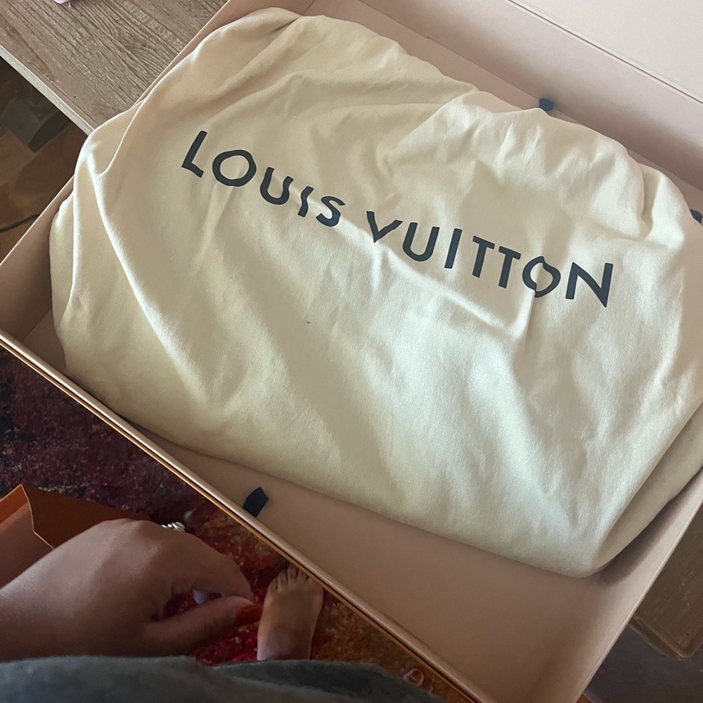 Pristine Condition All Black Authentic Louis Vuit… - image 4